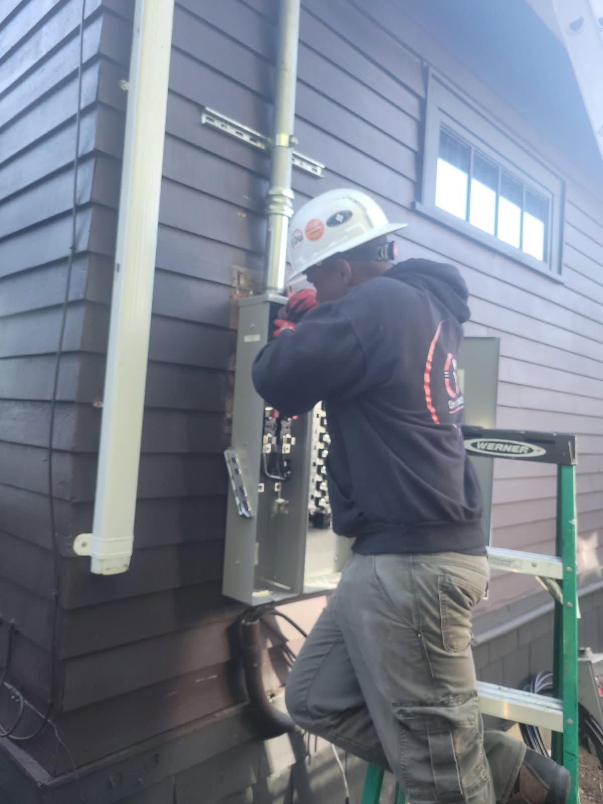 Gallery photos for Powering Up South Seattle with a 200 Amp Meter Main Service: Image #1