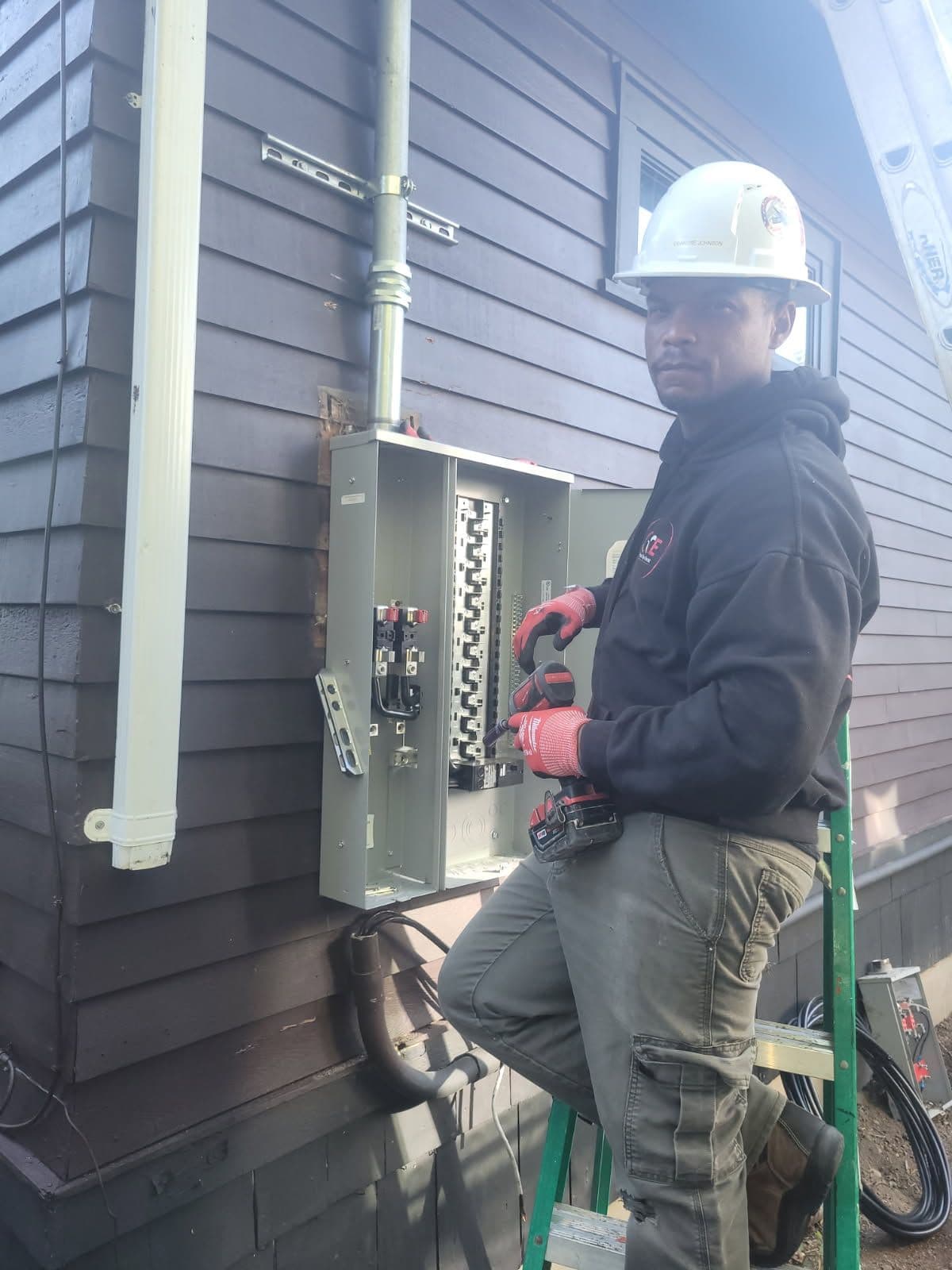 Gallery photos for Powering Up South Seattle with a 200 Amp Meter Main Service: Image #2