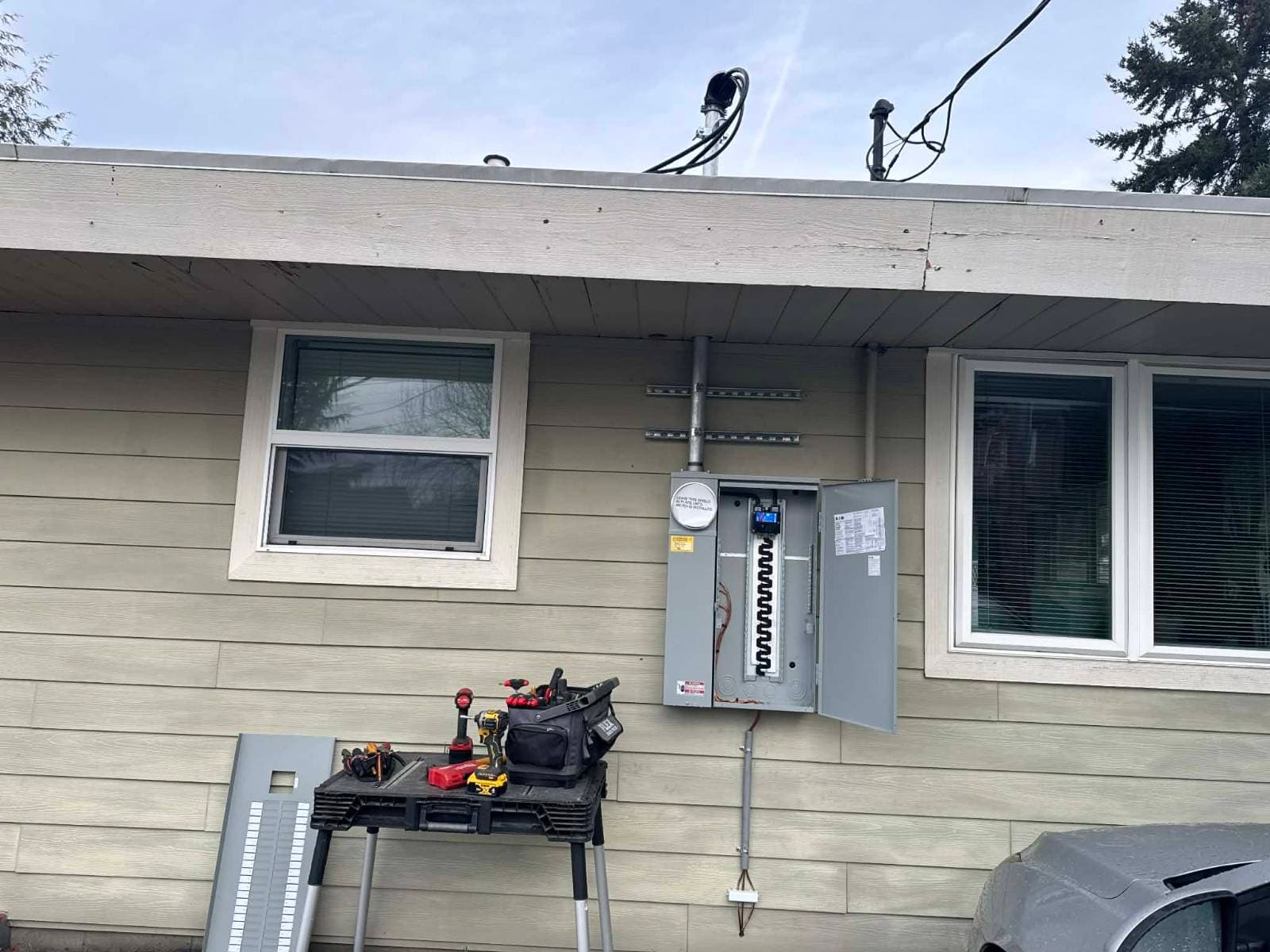 Gallery photos for Enhanced Electrical Safety with a 200 Amp Service Panel in Renton: Image #1